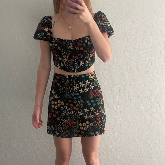 Vici crop top and skirt set black floral size XS puffy shoulder - Picture 4 of 4